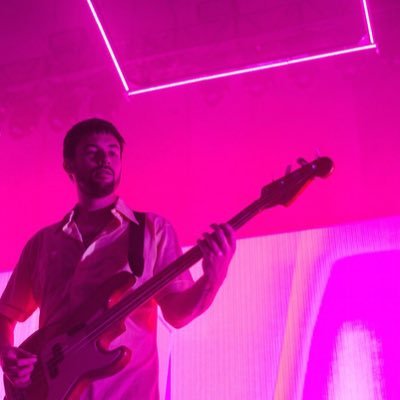 a fan from pittsburgh who love @the1975 personal: @taxiiiicab
