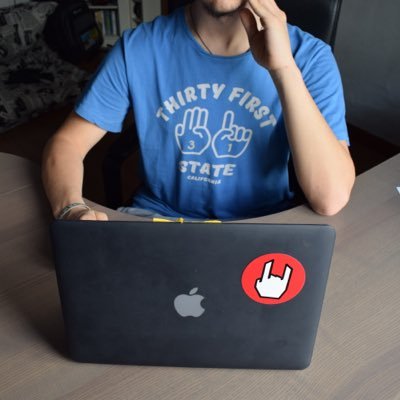 chaval de clase media que cree tener problemas pero en realidad es sólo un DRAMA QUEEN