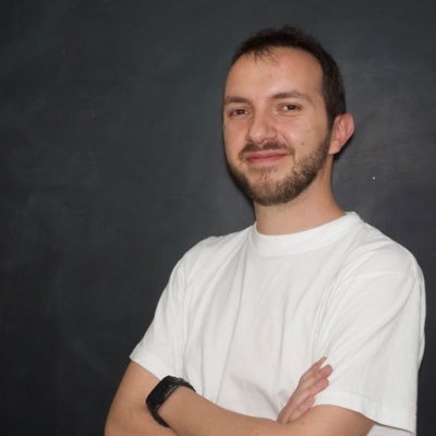 Diseñador. Educador en tecnología y experto en Apple. Compartiendo con el mundo todo lo que pueda aprender, pues me siento eterno aprendiz del mundo.