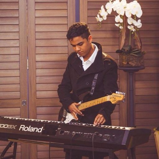 hellosloani's profile picture. follow me on threads lol