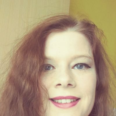 Im 25 and single i have a daughter whos amazing and work in a care home