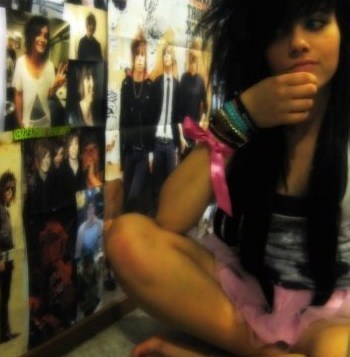 imma anything but ordinary short stack + alesana junkie...'kaay lets be friends.