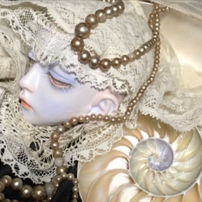 石塑粘土で球体関節人形やオブジェを制作、個展や企画展で展示販売しています。お問い合わせ先:vitafragilis⭐︎https://t.co/VsImgMWL3v(⭐︎→@)BOOTHで人形、オブジェ、写真集などの通販もしております。Instagram: https://t.co/XocKt57obn