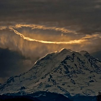 Enjoy watching, experiencing and discussing the weather, mostly around the PNW. Aurora borealis. Aircraft tracking around the world.