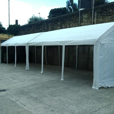 Huddersfield Marquee hire use only top quality
Marquees, designed to keep you dry and warm
from the outside elements.