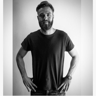 Journaliststudent i Kalmar med bra skäggväxt. Inhoppare på P4-Kalmar.