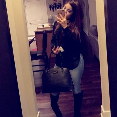 yanethhhc_'s profile picture. I still believe in fairytales 💖