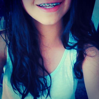 Bueno XD me gusta tener muchos amigos🎶ser creativa🎨amo la fotografia 📷daría la vida por mis amigos 👨👩me encanta pasar tiempo con mi familia y amigos 😳😜