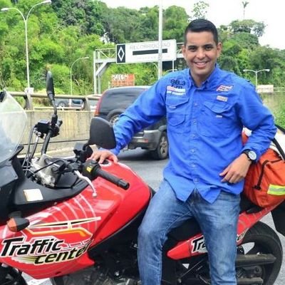 Periodista #USM
Reportero de #TraffiCenter @fmcenter y @fmradiocanal 98.3 fm en la Gran Caracas Instagram @goddeliett_joan