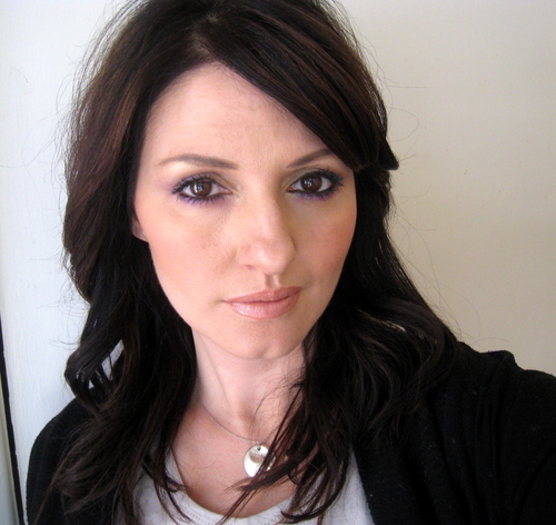 Makeup Artist, mom, wife and blogger. Travel often, don't sleep enough. On a never-ending quest for finding balance in my life and the perfect lipstick