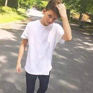 I'm in love with Jacob Sartorius he's so cute and hot 😍❣💟