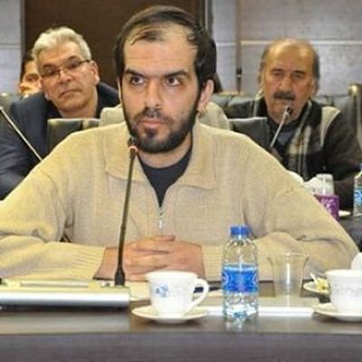 دانشجوی ارشدجزا و جرم شناسی؛انقلابی؛اهل ارومیه؛سخنران و مترجم قران در هیاتهای مذهبی؛تیم های مورد علاقه شهرداری ارومیه و پرسپولیس؛منتقد سیاسی؛فرهنگی