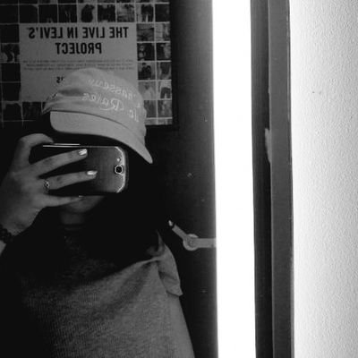 janoctzvia's profile picture. j'observe les buildings dans le uber noir