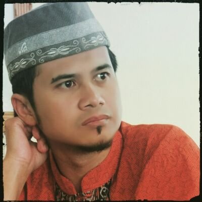 Penulis buku;
Ketika Kebelet Nikah,
Kupilih Engkau Karena Allah,
Serumah Sesurga, dll.