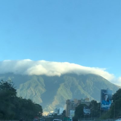 Católica, venezolana, esposa, madre de dos, ingeniero, luchando por Venezuela 💛💙❤️