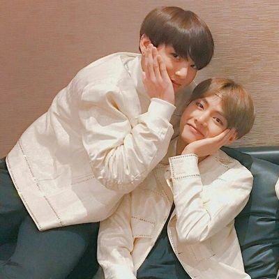 ARMY
VKOOK-KOOKV
JIHOPE-HOPEMIN
COUPLES REALES
TU VIEJA LO SABE
Y LA BIGHIT TAMBIÉN.