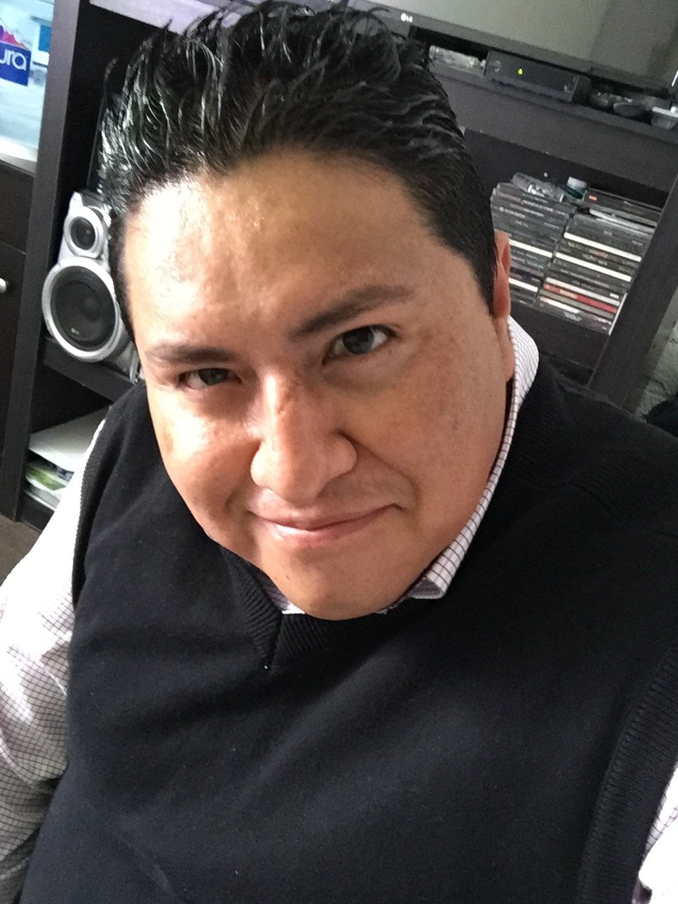 soy un tipo que tiene como finalidad encontrarse a si mismo y buscar el bienestar de los mios e incluso en ocaciones de los demas...