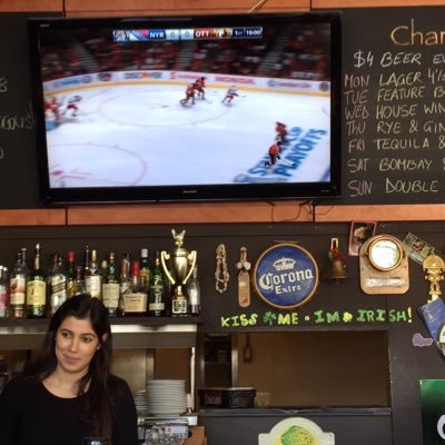 Local neighbourhood bar in Kitsilano, weekly live music Karaoke Sunday Happy Hour 3-6pm daily-best butter chicken in Kits.