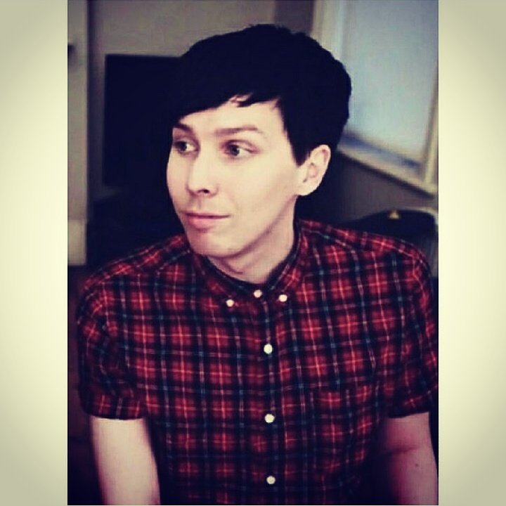 •Obsessed w/ YouTube
•Weird teenage girl :/
•BI
•Love horror movies & Creepy pasta
•craziest friend you'll ever have OuO
•Rock music FL