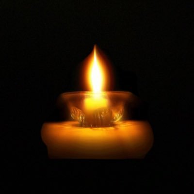 _ نكبّر بالعمر وتنطفي فينّا أشياء نكبّر بالعمر ومانكون مثل ماكنّا ، التغيّر مطلوب مادمت تعّيش .!