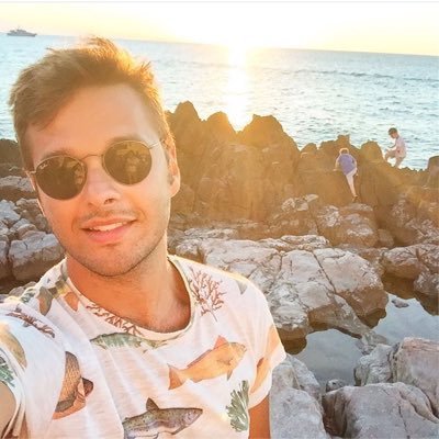 RobertoLasp's profile picture. world citizen!  🇮🇹                                   Sicilian in Milan 😎