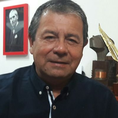 Ariqueño de nacimiento y corazón. Periodista, escritor, documentalista.