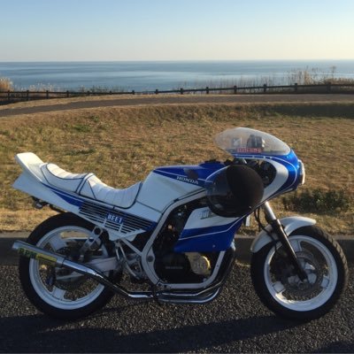 Nasu Japan Cbr 春山のcbrは今でも憧れる一台 実写版のcbr はイメージがだいぶ違ってざんねん 主題歌もrebeccaのmoonならよかったのにと個人的に思います 忠実な再現のcbr お会いしてみたい エアブラシclearさん画像お借りします Cbr400f ホット