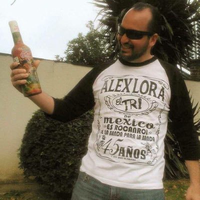 Periodista de profesión, rocanrolero por adicción y chiva de corazón #ViernesRocanrolero