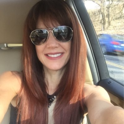 realsarahfoster's profile picture. 