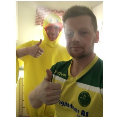 Godt over middels glad i fotball. speller ball for Leirsund. Lillestrømgutt med naturlig gult og svart hjerte.