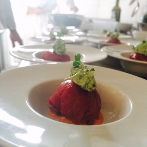 Pastelera, Repostera y cocinera. Egresada del Instituto Culinario de Caracas