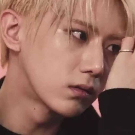This is a promotional page for Hyunseung Amino, which is a community for fans of Jang Hyunseung. Join here: https://t.co/0XmYNzzQ0H
