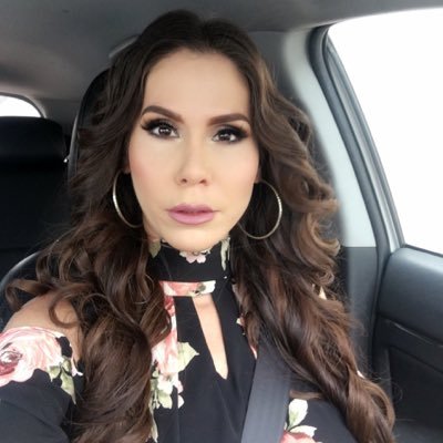 Presentadora de Tv.  Instagram @gabyguzmanv