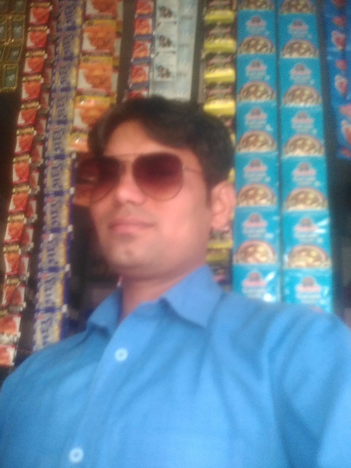 गिनती कि शुन्य हुँ मै, पर जिसके पिछे होता हुँ उसकि किमत बढा देता हूँ।