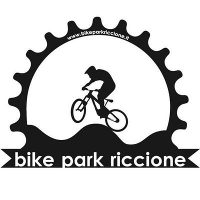 Bike park a Riccione con una pumptrack pista BMX due linee dirt jump