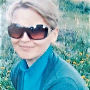 Я- человек с активной жизненной позицией, но ко всему отношусь с определённой долей юмора.