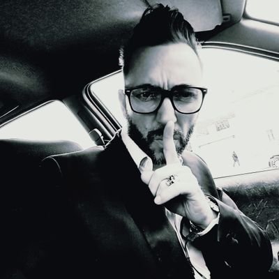 Divertissement Humoristes Musique Rap Pop Sports Football Télévision Séries & fictions Animateurs & animatrices Téléréalité Divertissement Actualités