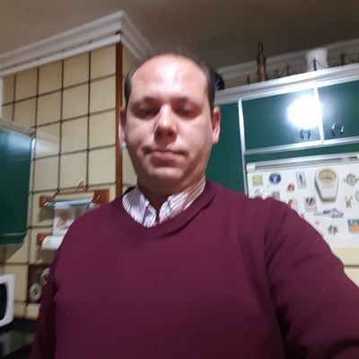 Sevillano y Trianero por la Gracia de Dios, Cofrade, Y amigo de todas las personas que quieran mi amistad.
