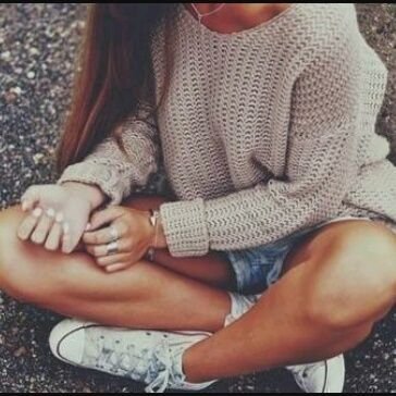 تصدق؟
الشوق ياخذني لشوفه عيونك.
يرسم ملامح صورتك في خيالي.
..💬💕