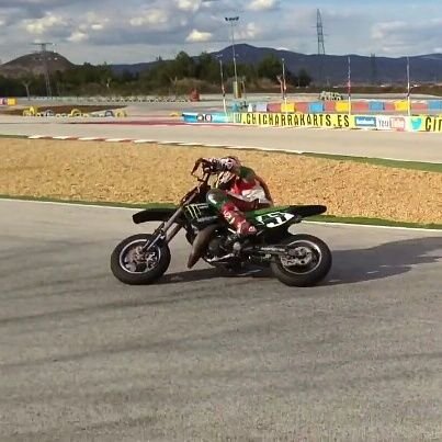 •piloto desde los 4años
•Kawasaki⚡
•Campeón de andalucía🏁🏆 
•Templo del motor💨(Málaga)