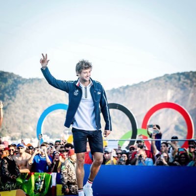 Médaillé de bronze aux jeux olympiques de Rio en planche à voile . Champion du monde 2015