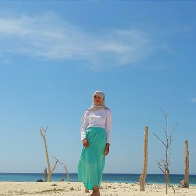 Kita adalah kata yang berbeda dan tak bisa menyatu menjadi satu kalimat yang setara | Cintanya @malampuisi_BWI