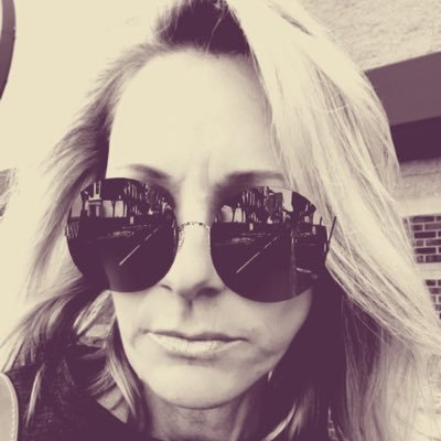 sltm0102's profile picture. 