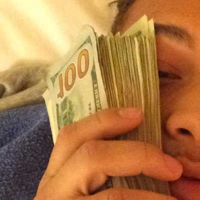 TavianSchuster's profile picture. Chicago/Iowa. Constantly moving forward, Ima make it to the very top. ☝🏽👆🏽🙏🏽🤘🏽