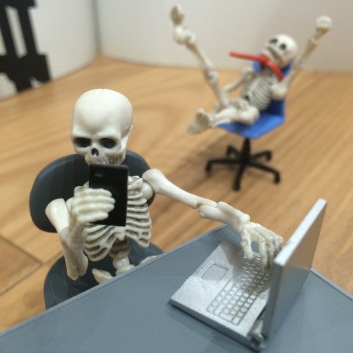 Keeping up with the Boneses, a comedy duo by @maresheppard // Follow on Insta for more pics: https://t.co/39FdRiouN2 #poseskeleton #ポーズスケルトン