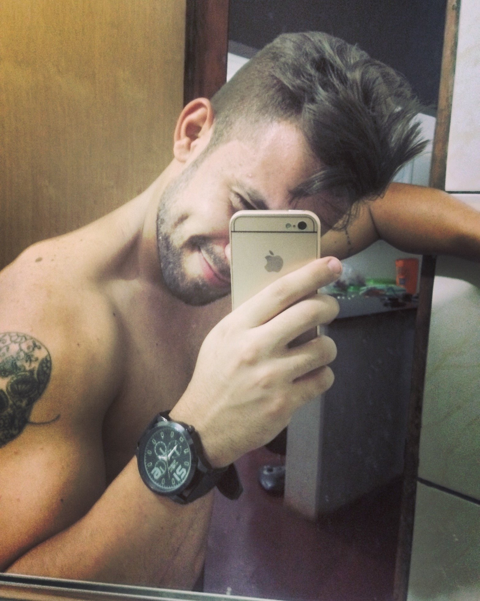 Seja forte o suficiente para abrir mão do que não te serve mais, e paciente o suficiente para esperar por aquilo que você merece !