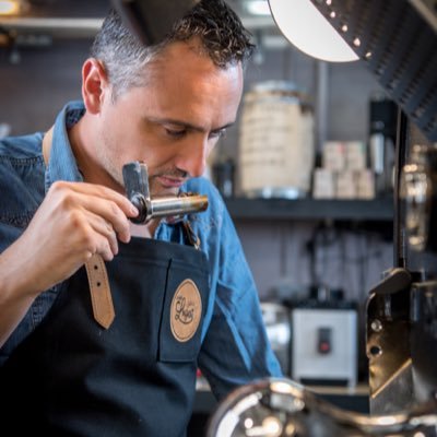 lionel_lugat's profile picture. Créateur des Cafés Lugat, juge sensoriel SCA et passionné de machines expresso. Je vis l'aventure @Maxicoffee depuis le tout début.
