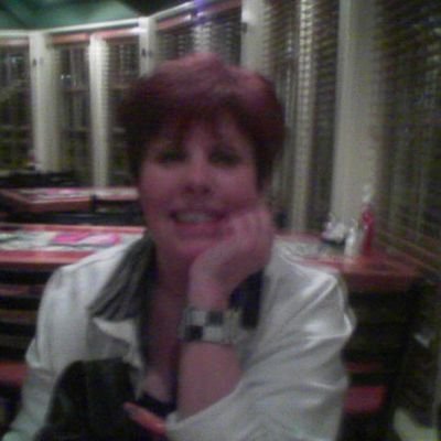 OhSoSaffe's profile picture. I just wanna have fun, hear the applause, and laugh laugh laugh!