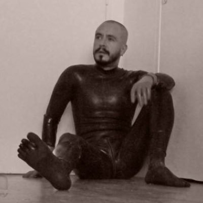 Permanently #locked #rubbertoy into #transformation, #masks, #fullrubber and public #exhibition.
_
Instagram : @rubberspawn