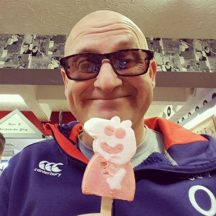 Loves life, Loves Footie,Loves to Laugh. A 100% Gooner at heart.
